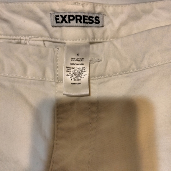 Express size 4 white shorts EUC - Picture 3 of 3